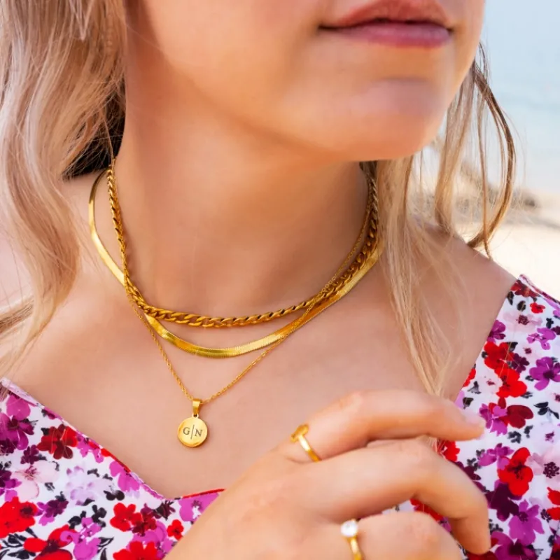 Finaste Initial necklace 2 letters goudkleurig Hot