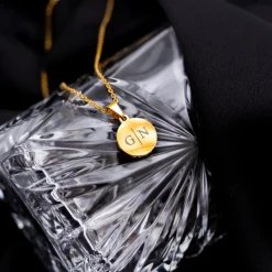 Finaste Initial necklace 2 letters goudkleurig Hot
