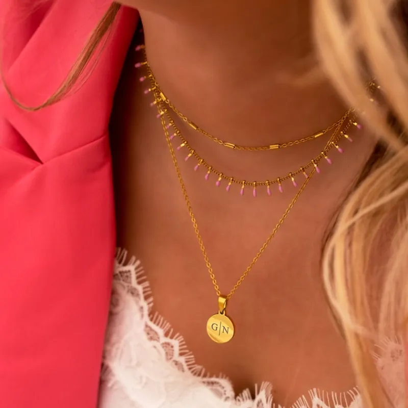 Finaste Initial necklace 2 letters goudkleurig Hot