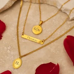 Finaste Initial necklace 2 letters goudkleurig Hot