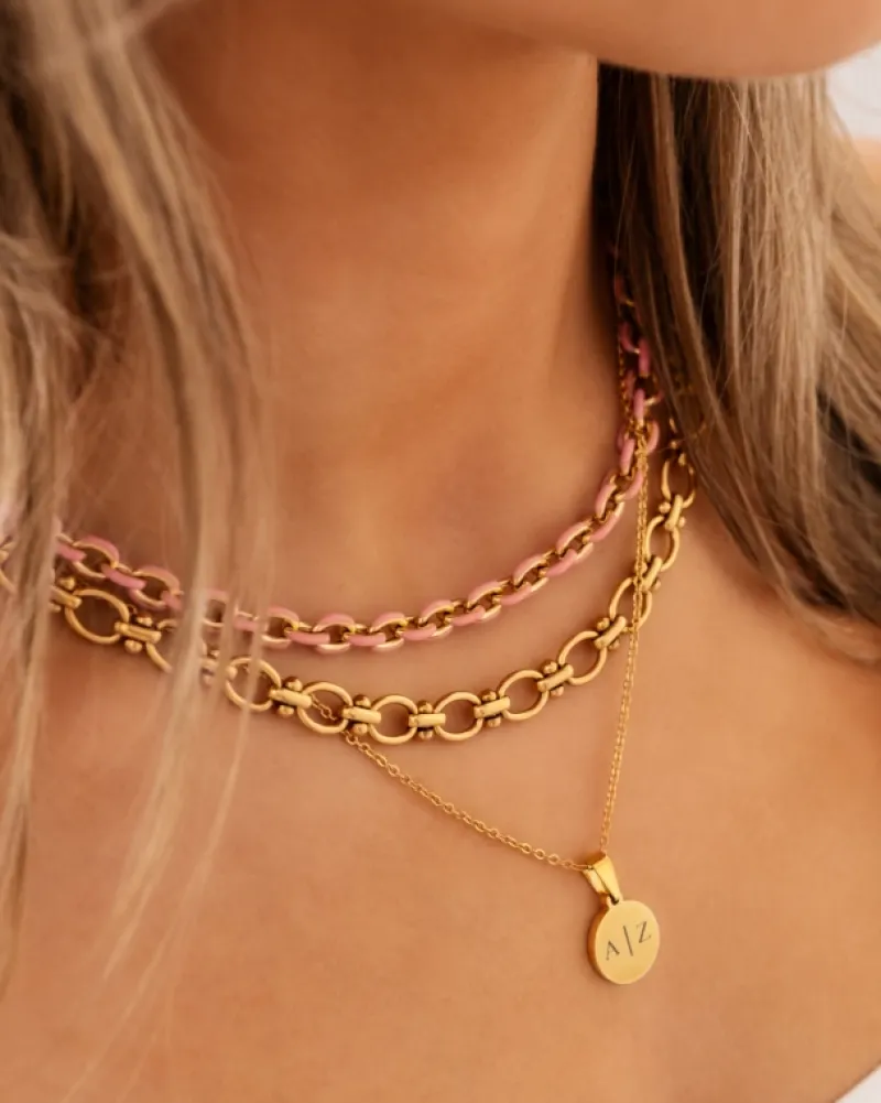 Finaste Initial necklace 2 letters goudkleurig Hot