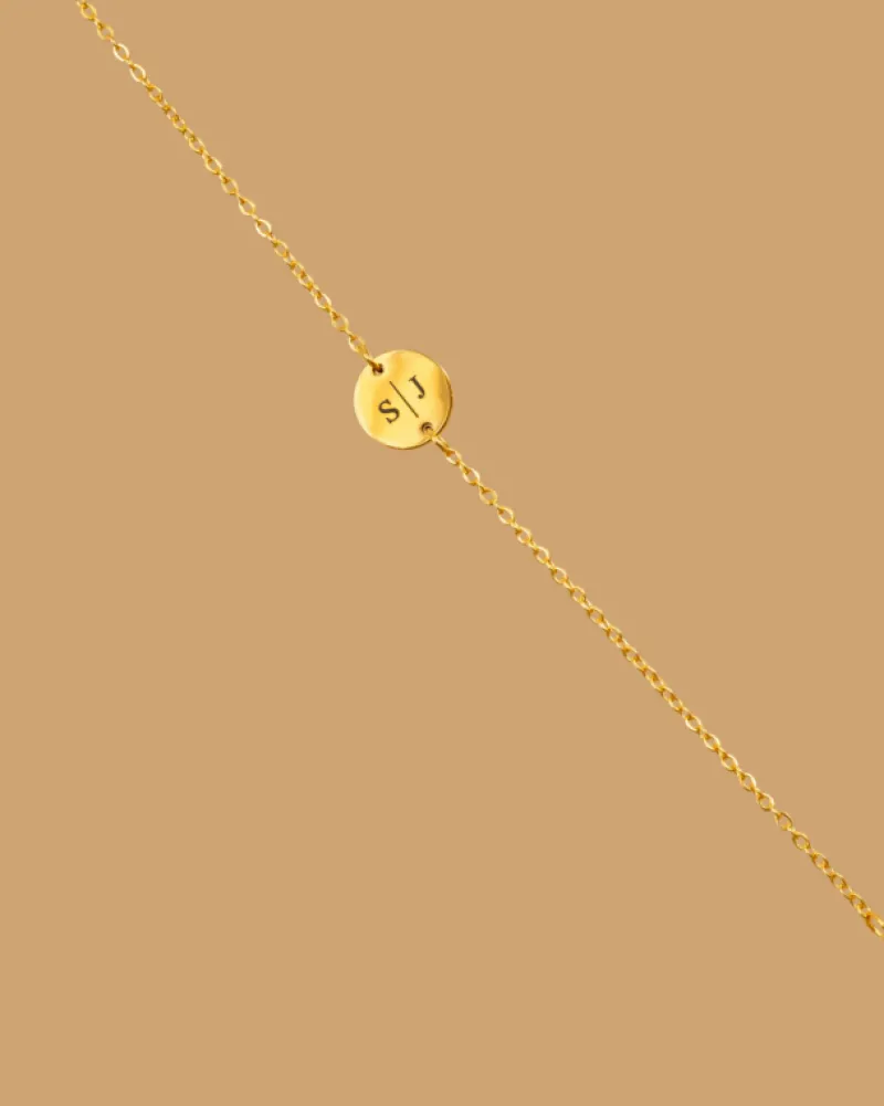 Finaste 2 initialen armband klein muntje goud kleurig Best
