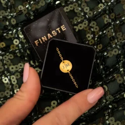 Finaste 2 initialen armband klein muntje goud kleurig Best