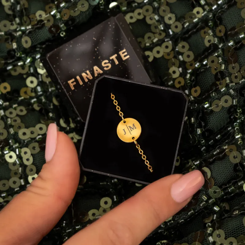 Finaste 2 initialen armband klein muntje goud kleurig Best