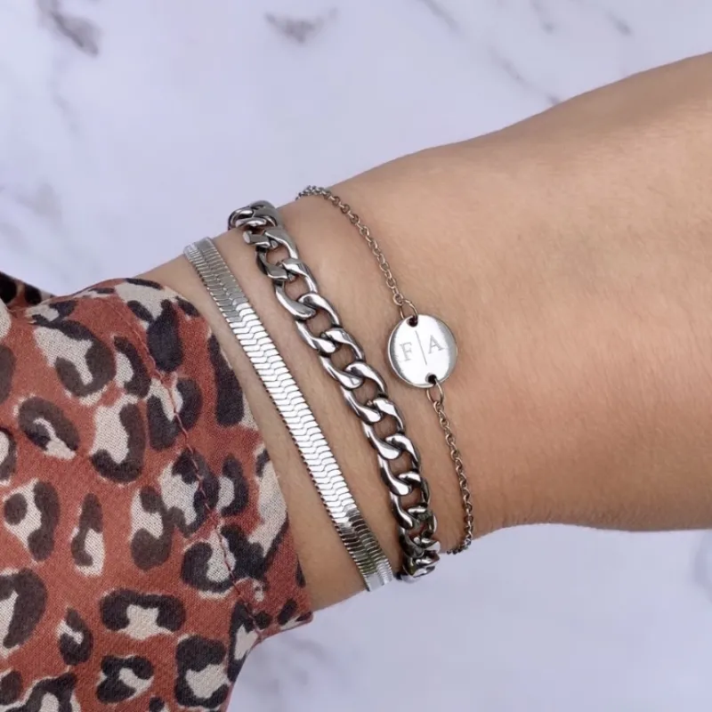 Finaste 2 initialen armband klein muntje Outlet