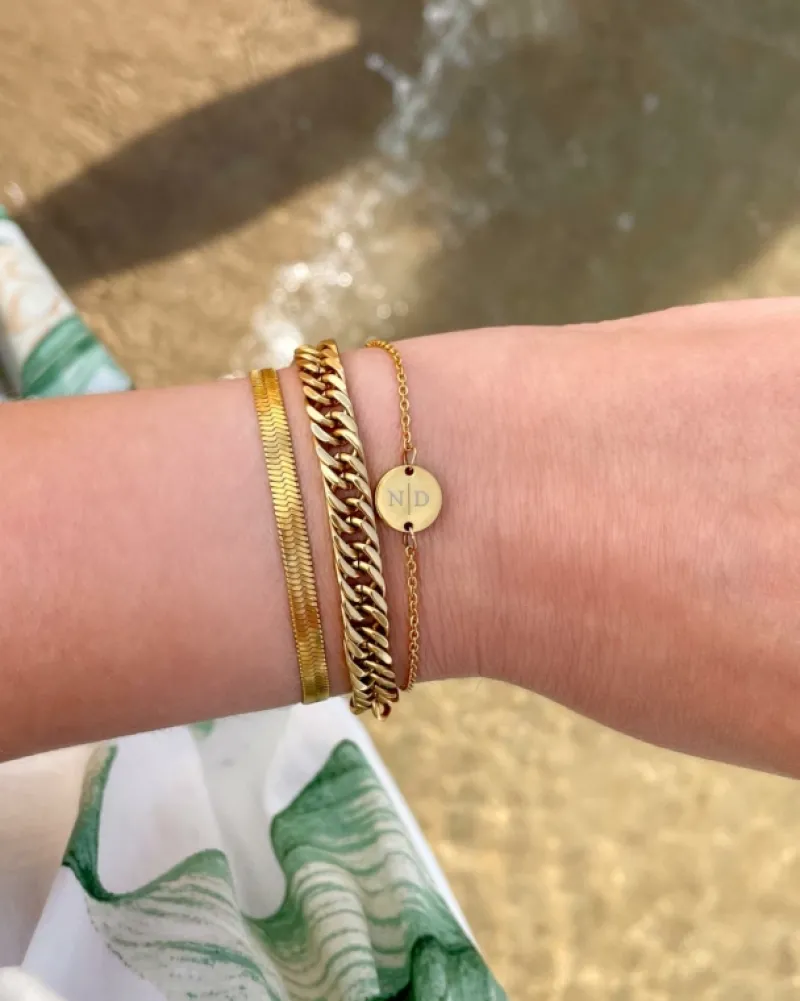 Finaste 2 initialen armband klein muntje goud kleurig Best