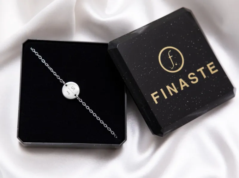 Finaste 2 initialen armband klein muntje Outlet