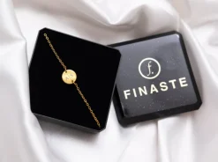 Finaste 2 initialen armband klein muntje goud kleurig Best