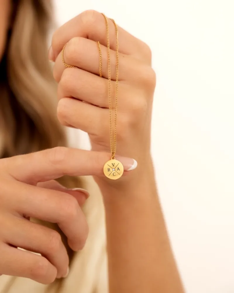 Finaste Ketting 4 initials exclusive goudkleurig Best