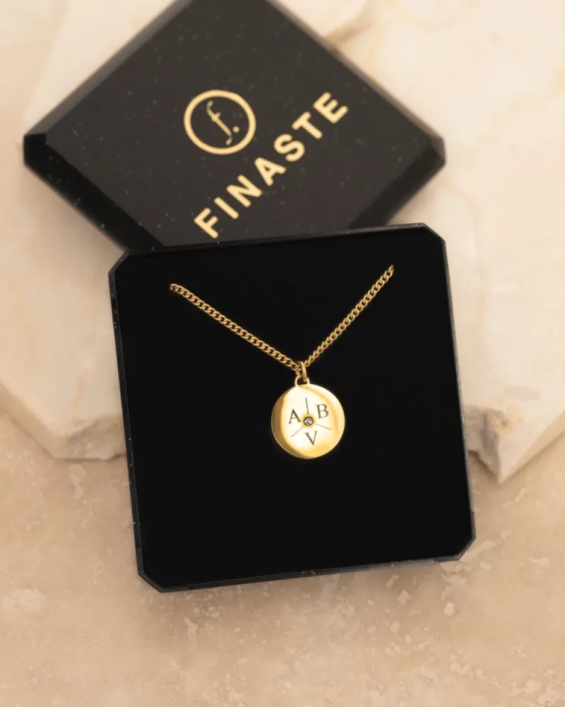 Finaste Ketting 3 initials exclusive goudkleurig Fashion