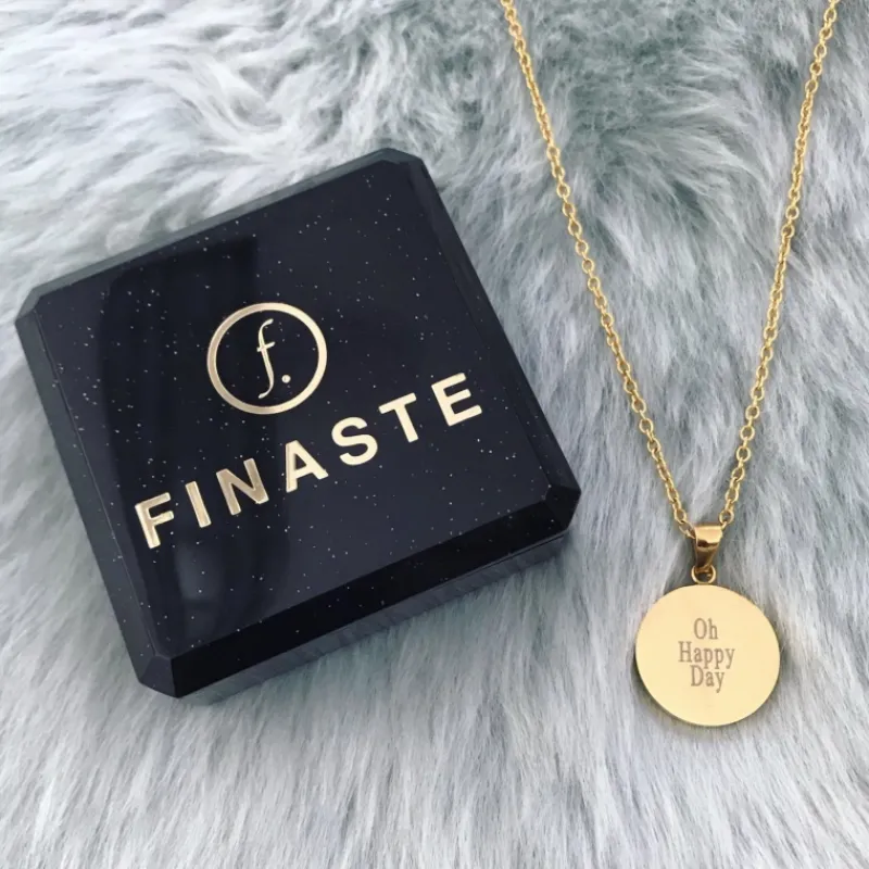 Finaste Ketting Met Tekst Rond Goud Kleurig Fashion