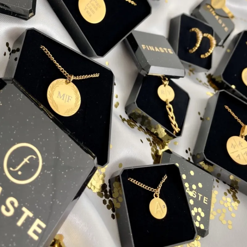 Finaste Ketting Met Vier Initialen Goud Kleurig Discount