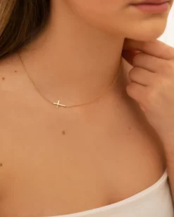 Finaste Ketting side way cross goldplated Best