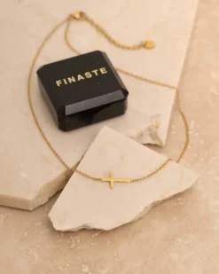 Finaste Ketting side way cross goldplated Best