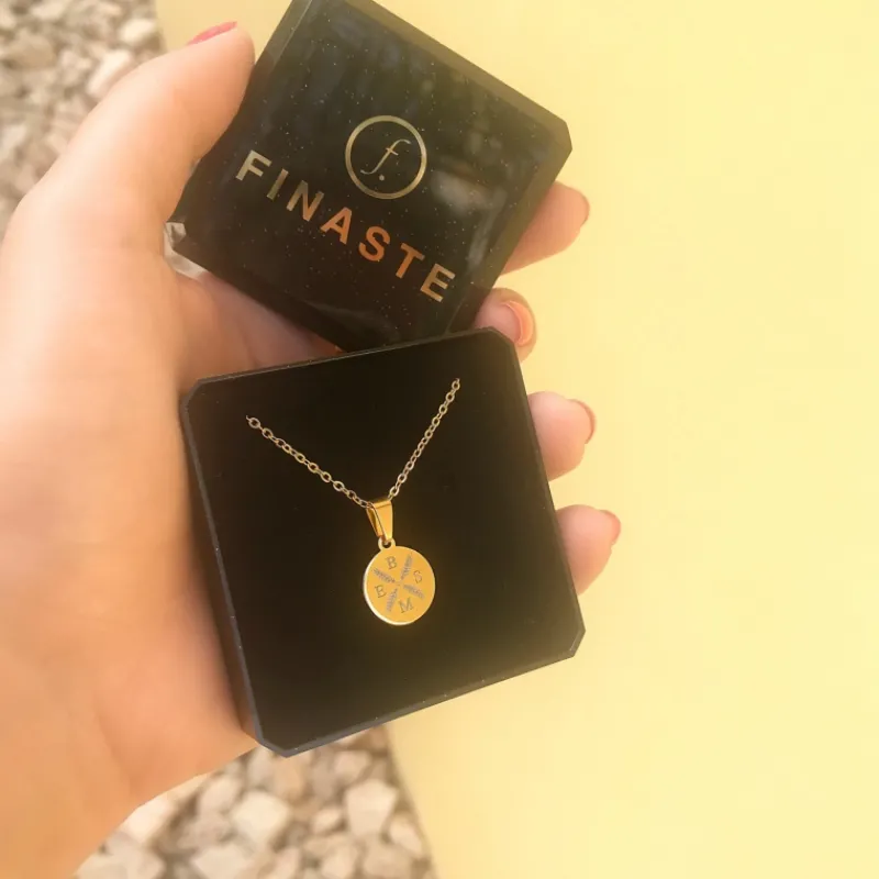 Finaste Ketting vier letters goud kleurig Best