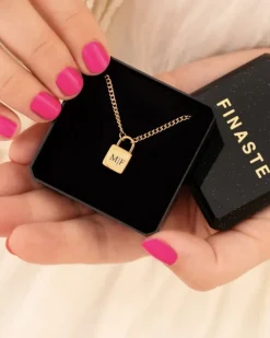 Finaste Lock ketting met jouw gravering goudkleurig Fashion