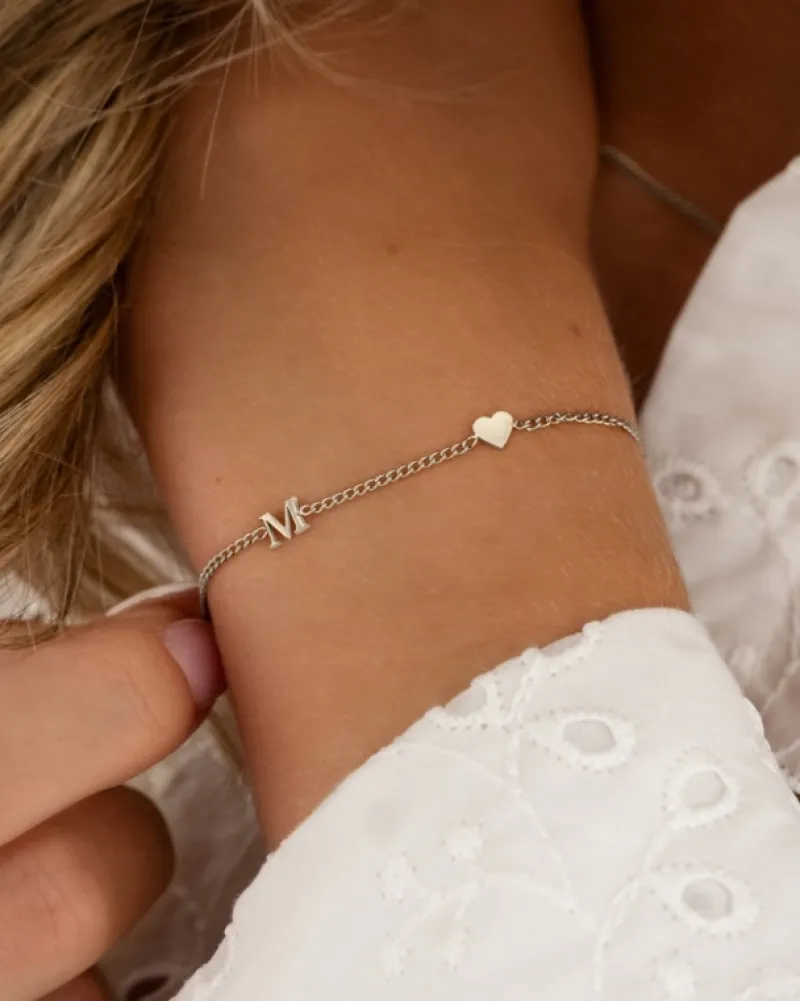 Finaste Mini initial armband met hartje Fashion