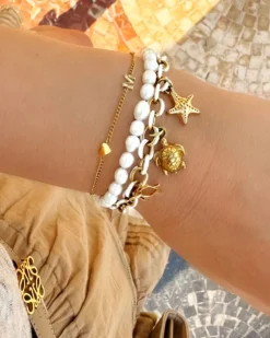 Finaste Mini initial armband met hartje goudkleurig Clearance