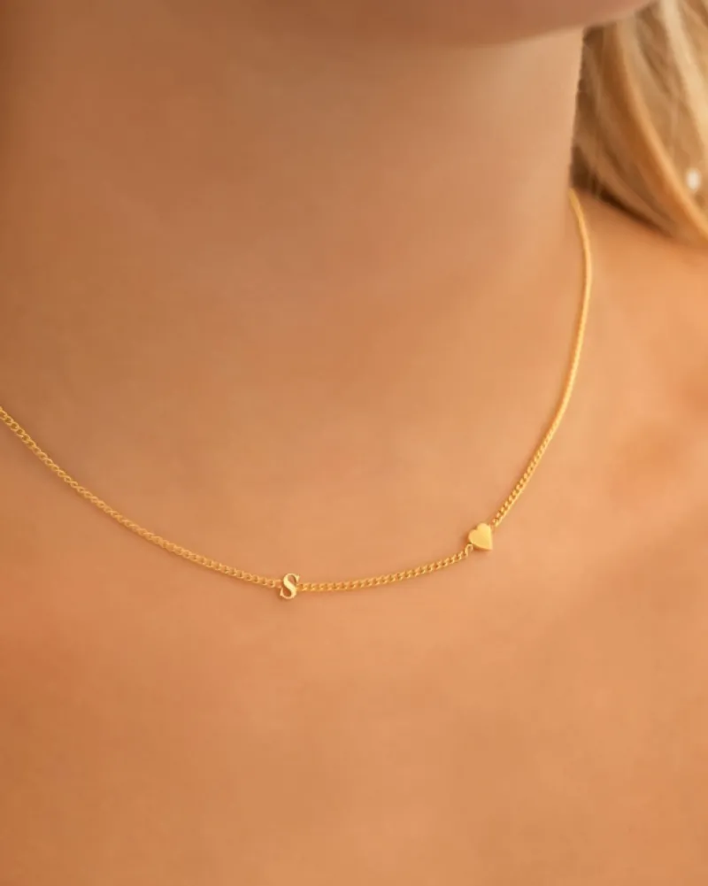 Finaste Mini initial ketting met hartje goudkleurig Online