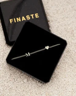 Finaste Mini initial ketting met hartje Best