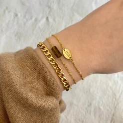 Finaste Musthave armbandje met 2 letters goud kleurig Clearance