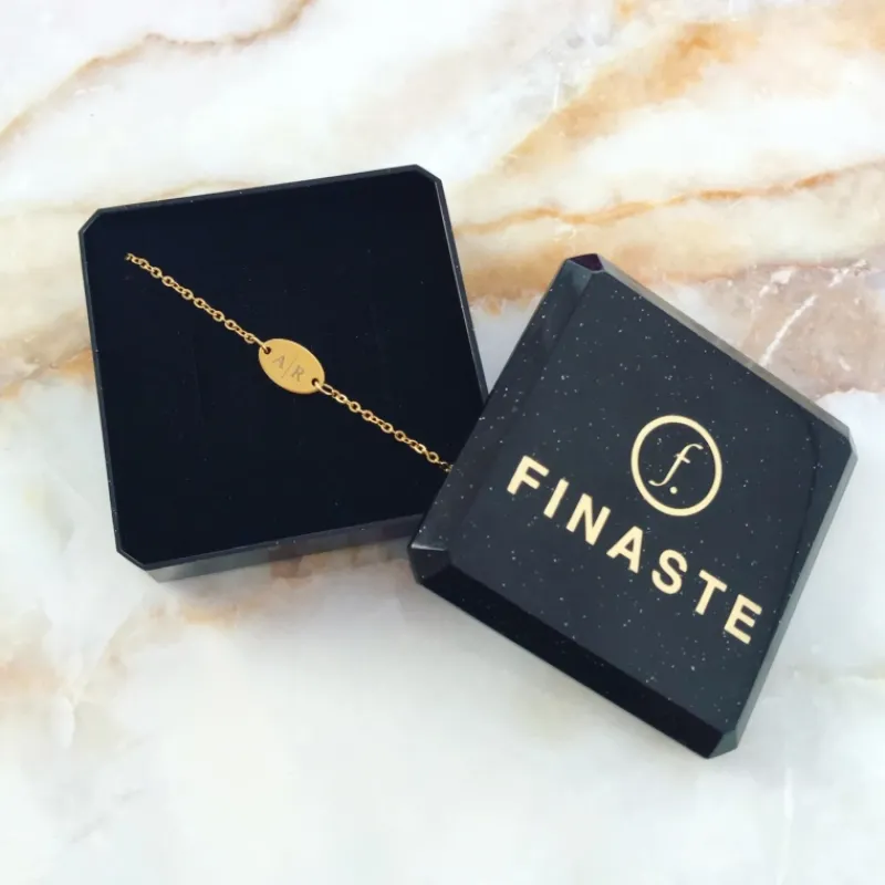 Finaste Musthave armbandje met 2 letters goud kleurig Clearance