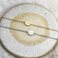 Finaste Musthave armbandje met 2 letters goud kleurig Clearance