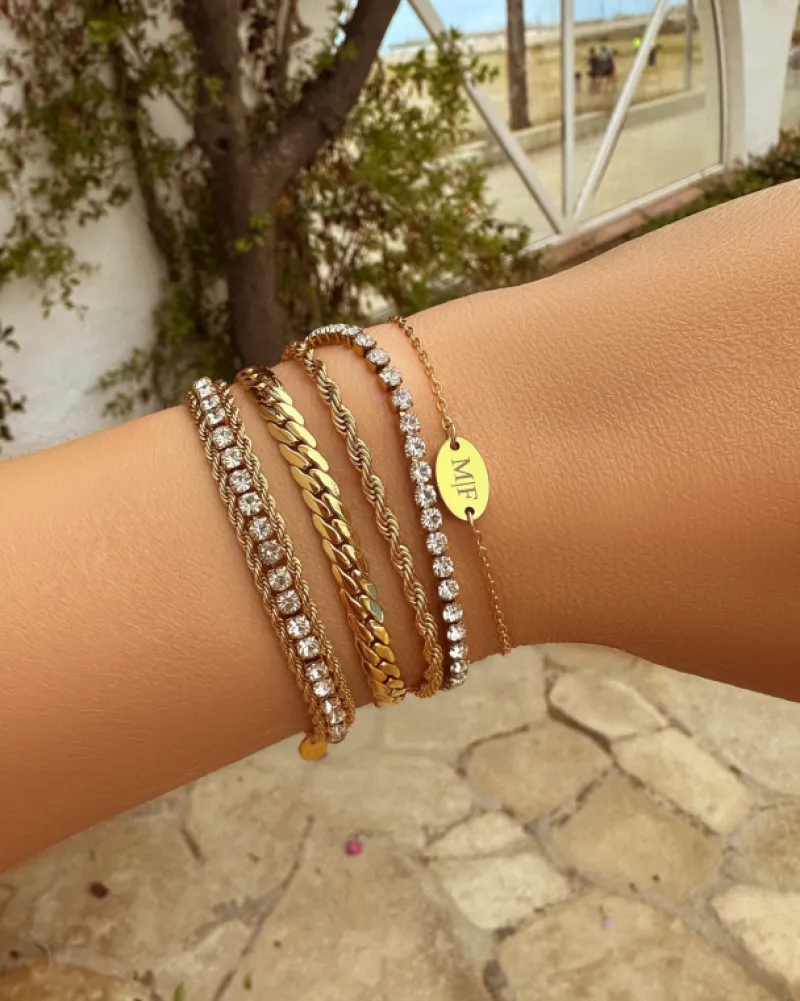Finaste Musthave armbandje met 2 letters goud kleurig Clearance