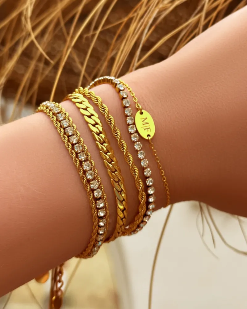 Finaste Musthave armbandje met 2 letters goud kleurig Clearance