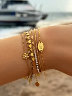 Finaste Musthave armbandje met 2 letters goud kleurig Clearance