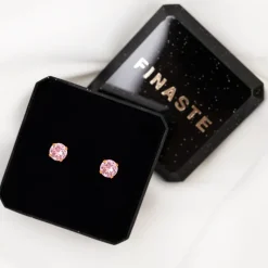 Finaste Oorknopjes pink stone goudkleurig Clearance