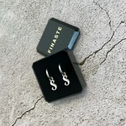Finaste Oorringetjes met initial kleur zilver Discount