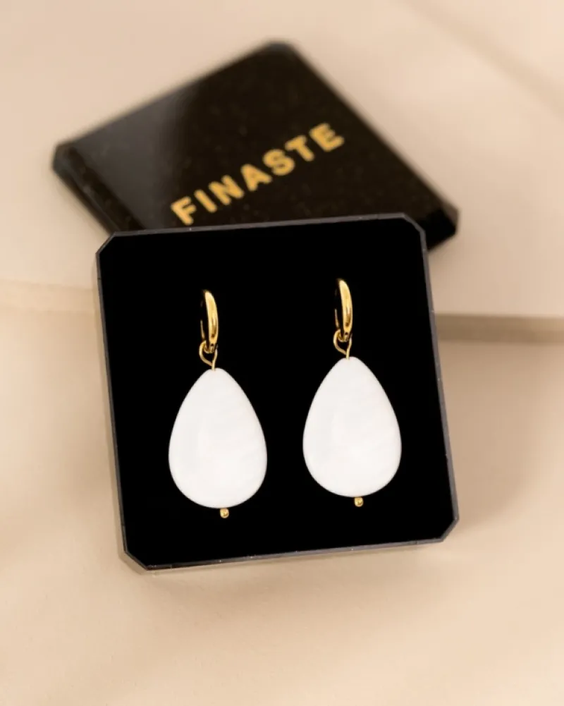 Finaste Oorringetjes met witte druppel goudkleurig Discount