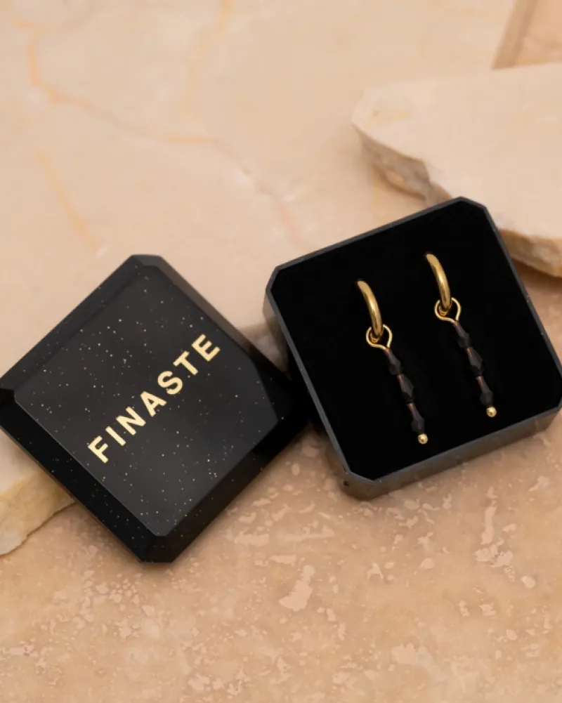 Finaste Oorringetjes triple dark stones goudkleurig Sale