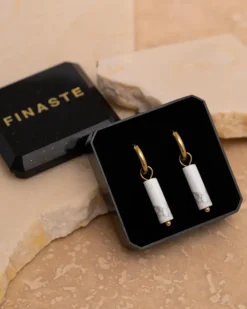 Finaste Oorringetjes white howlite beads goudkleurig Outlet