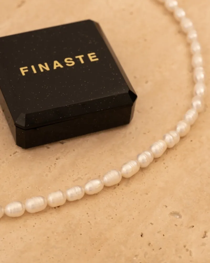 Finaste Pearl necklace goldplated Sale