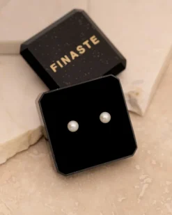 Finaste Pearl oorknopjes goudkleurig Sale