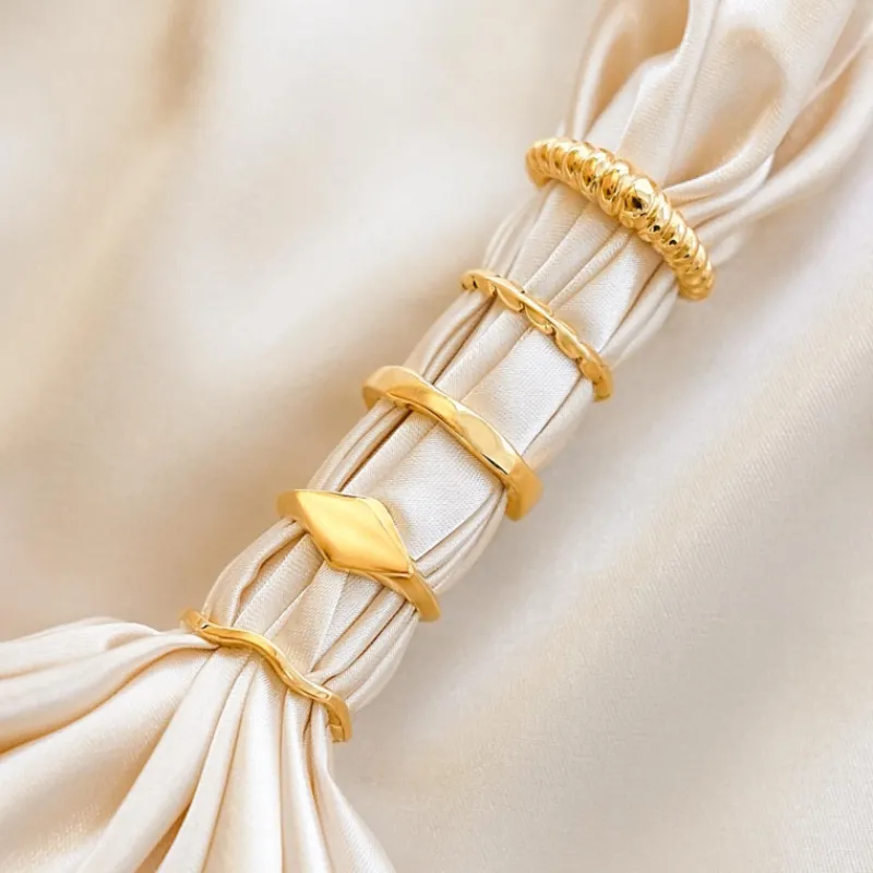 Finaste Ring Croissant kleur goud Clearance