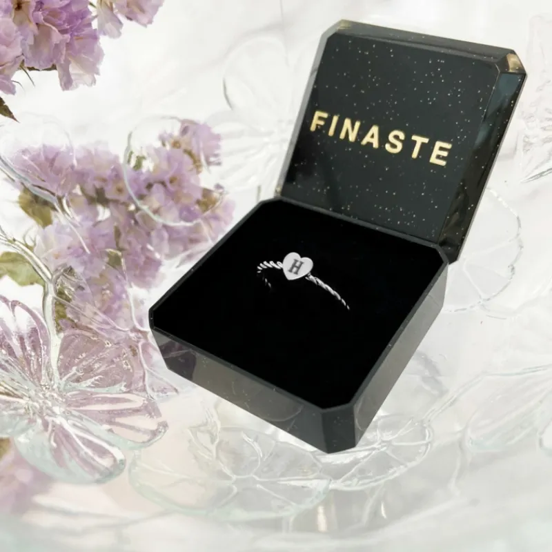Finaste Ring met graveerbaar hartje Hot