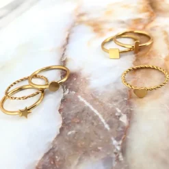 Finaste Ring met vierkantje goud kleurig Best