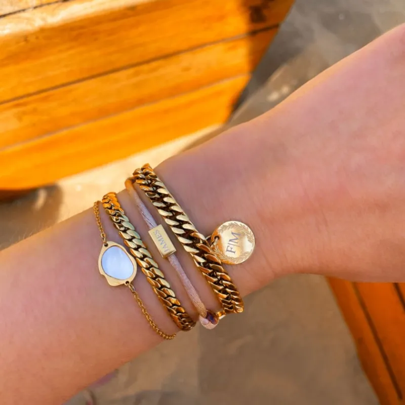 Finaste Satin initial armbandje nude gold plated Online