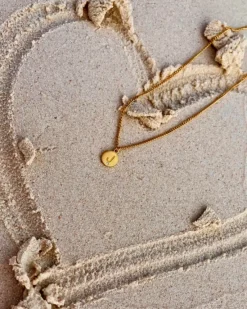 Finaste Shiny initial ketting goudkleurig New
