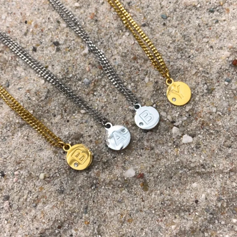 Finaste Shiny initial ketting goudkleurig New