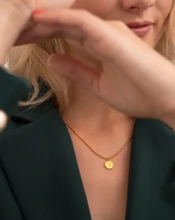 Finaste Shiny initial ketting goudkleurig New