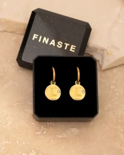 Finaste Shiny initial oorbellen goudkleurig Outlet