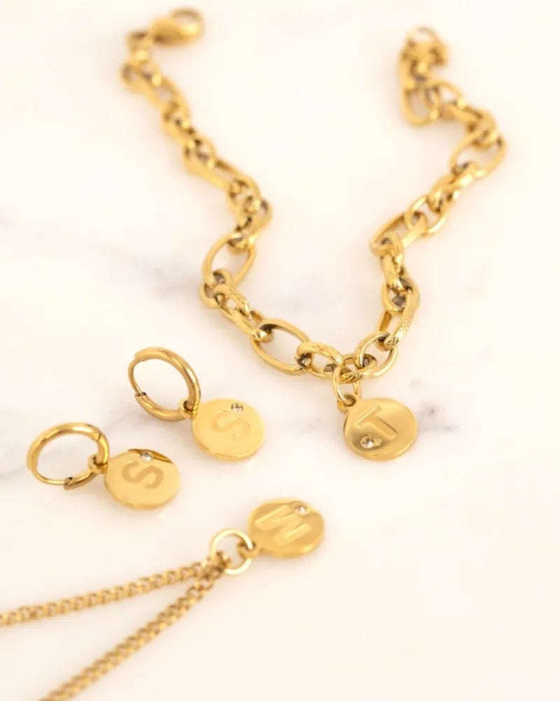 Finaste Shiny initial oorbellen goudkleurig Outlet