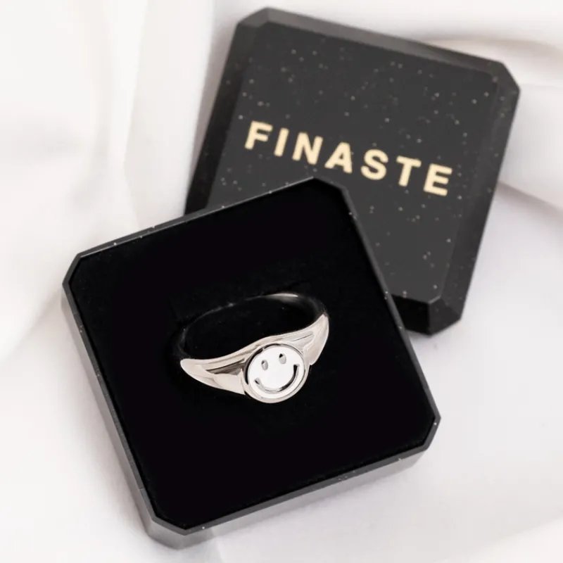 Finaste Smiley Ring Wit Best
