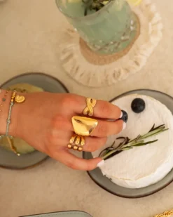 Finaste Statement ring gekruist met streepjes goudkleurig Best