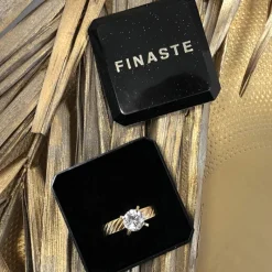 Finaste Statement Ring met Steen Goud kleurig Outlet