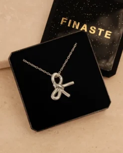 Finaste Strikjes ketting Best